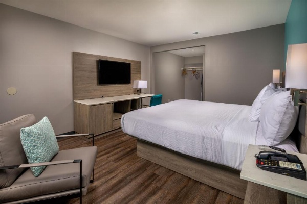 Travelodge by Wyndham LAX image 18