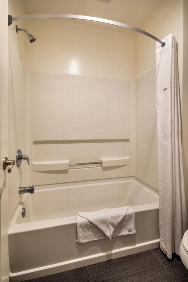 Travelodge by Wyndham LAX image 25